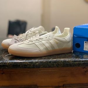 Brand new Adidas Samba tennis shoes in Aluminum Gum Size 7.5